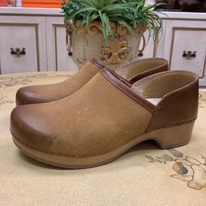 Dansko Tan Leather Clogs Size 38 Heel Height 1.5”